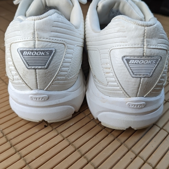 Brooks Addiction Walker 2 Triple White 1103181D142 Men's sz 13. 128.1pm - Picture 8 of 11